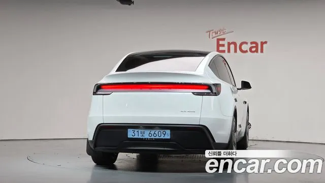 Tesla Model Y — Фото автомобиля 3