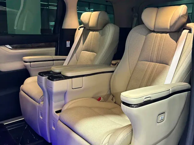 Toyota Alphard — Фото автомобиля 14