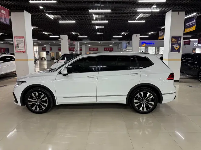 Volkswagen Tiguan L — Фото автомобиля 4