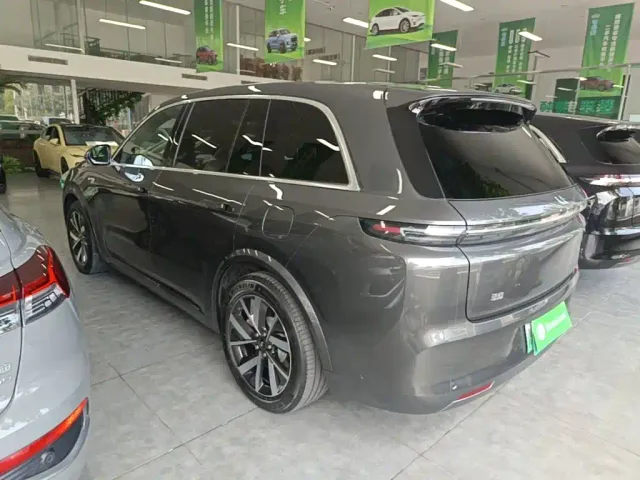 Li Auto L8 — Фото автомобиля 4