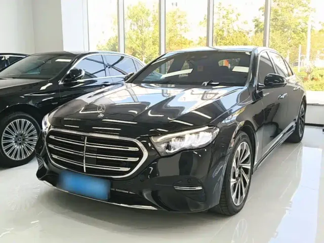 Фотография автомобиля — Mercedes-Benz E-Class