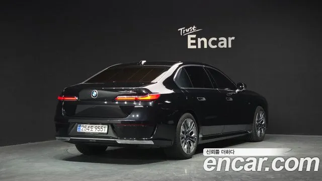 BMW 7-Series 7 серия (G70) 740i sDrive Design Pure Excellence — Фото автомобиля 2