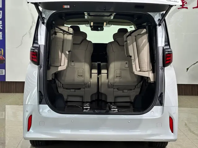 Toyota Alphard — Фото автомобиля 21