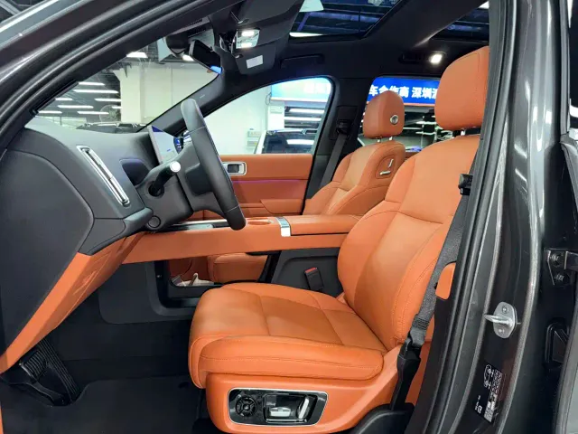 Li Auto L8 — Фото автомобиля 8