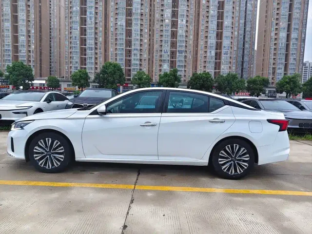 Nissan Teana — Фото автомобиля 4