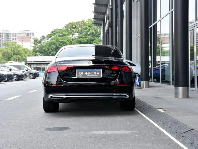 Mercedes-Benz E-Class — Фото автомобиля 6