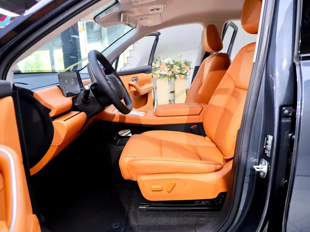 Leapmotor C10 — Фото автомобиля 9