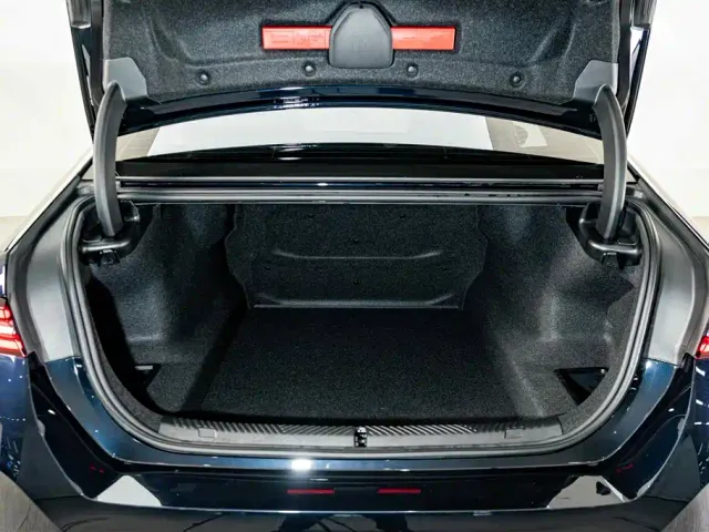 BMW 5 Series — Фото автомобиля 25