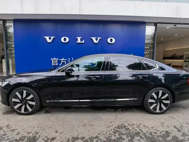 Volvo S90 — Фото автомобиля 3