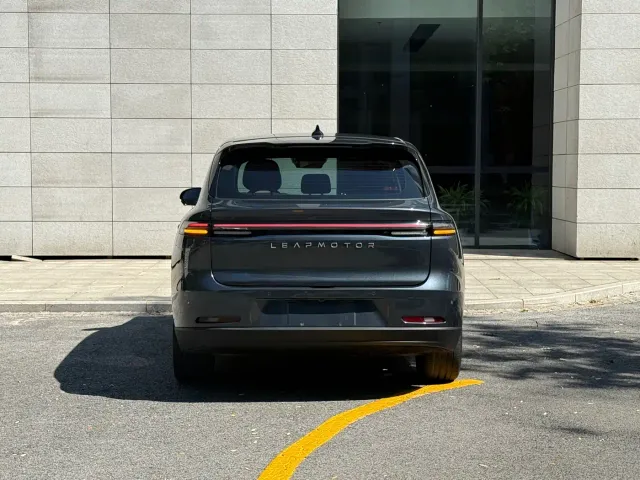 Leapmotor C10 — Фото автомобиля 18