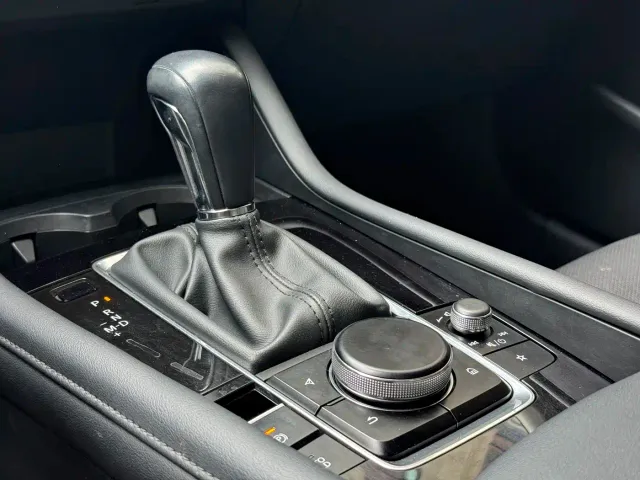 Mazda Axela — Фото автомобиля 18