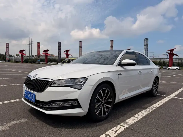 Фотография автомобиля — Skoda Superb