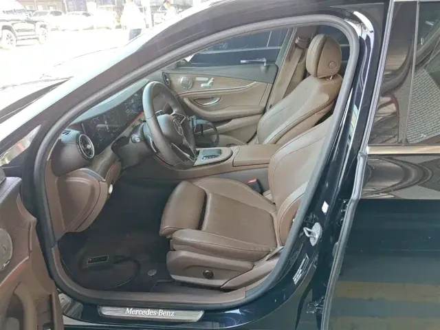 Mercedes-Benz E-Class — Фото автомобиля 15