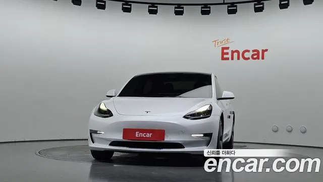 Tesla Model 3 — Фото автомобиля 3