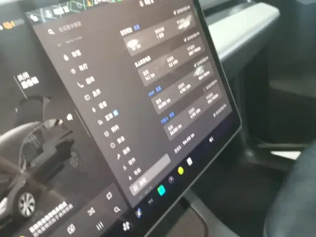Tesla Model Y — Фото автомобиля 15