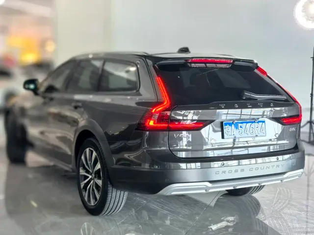 Volvo V90 — Фото автомобиля 4