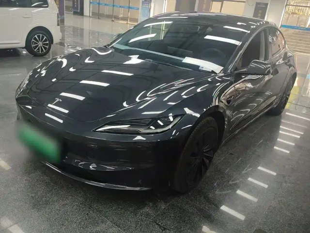 Фотография автомобиля — Tesla Model 3