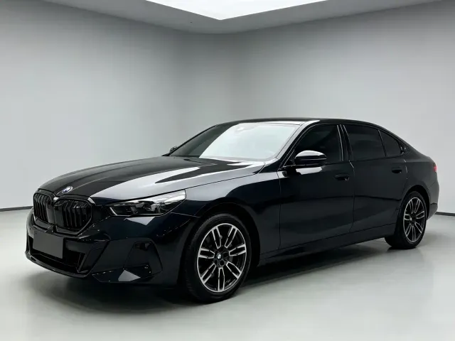 Фотография автомобиля — BMW 5 Series