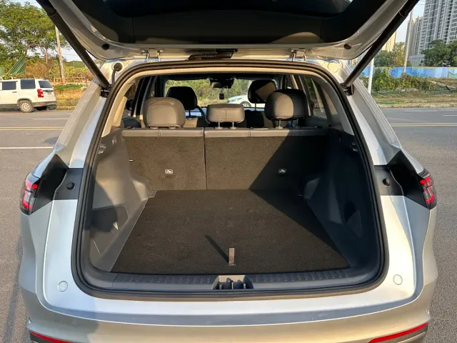Geely Galaxy Starship 7 EM-i — Фото автомобиля 10