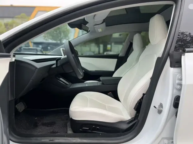 Tesla Model 3 — Фото автомобиля 4