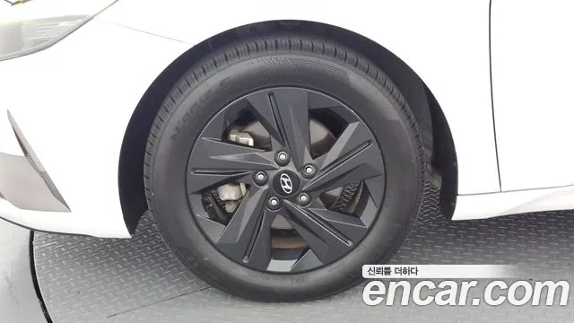 Hyundai Avante CN7 — Фото автомобиля 5
