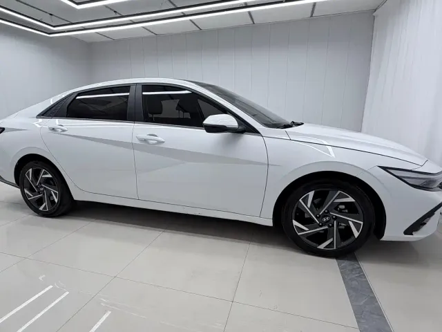 Hyundai Elantra — Фото автомобиля 6