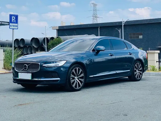 Фотография автомобиля — Volvo S90