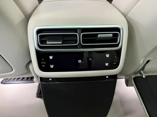Li Auto L7 — Фото автомобиля 10