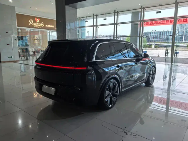 Li Auto L8 — Фото автомобиля 8