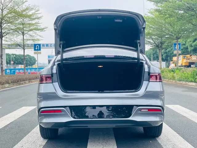 BYD Qin PLUS — Фото автомобиля 9
