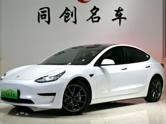 Фотография автомобиля — Tesla Model 3