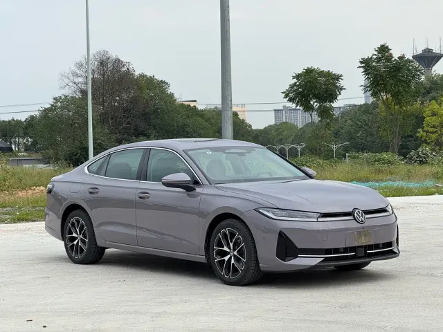 Volkswagen Passat — Фото автомобиля 3