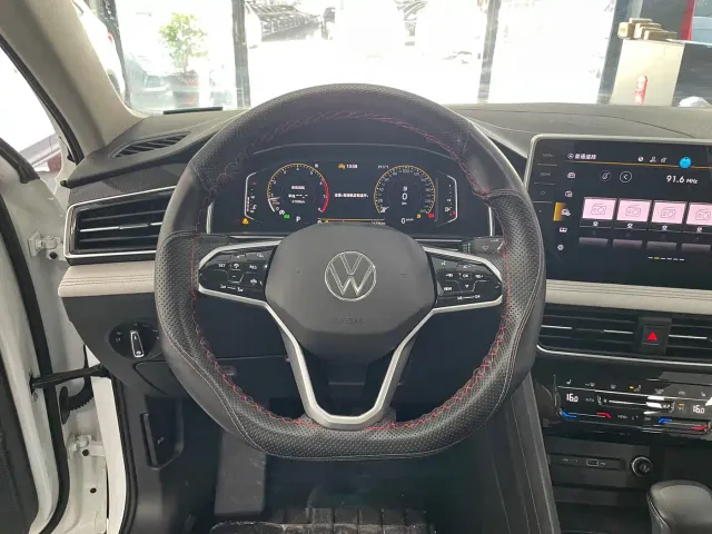 Volkswagen Tiguan L — Фото автомобиля 9