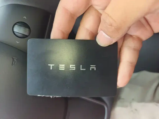 Tesla Model Y — Фото автомобиля 8