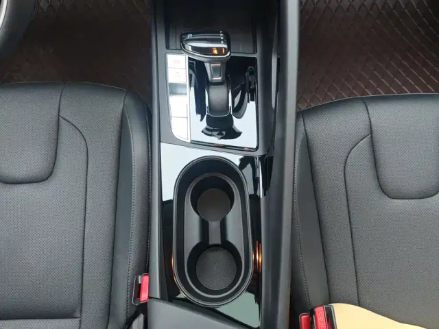 Hyundai Elantra — Фото автомобиля 16