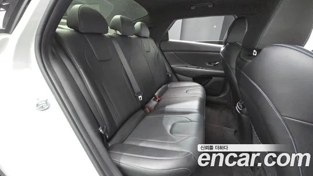 Hyundai AVANTE — Фото автомобиля 3