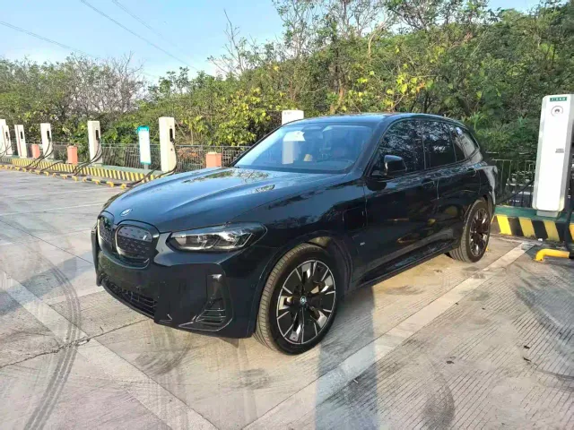 Фотография автомобиля — BMW iX3