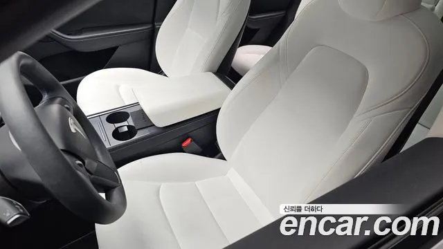 Tesla Model Y — Фото автомобиля 27