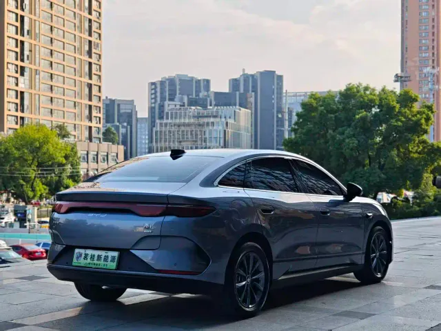 BYD Qin L — Фото автомобиля 6