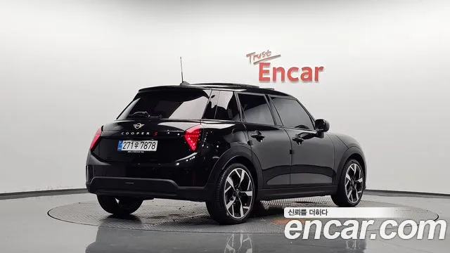 MINI Cooper 4th Gen — Фото автомобиля 2