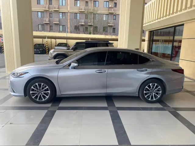Lexus ES — Фото автомобиля 2