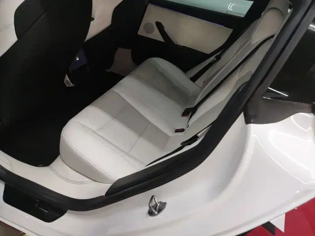 Tesla Model 3 — Фото автомобиля 16
