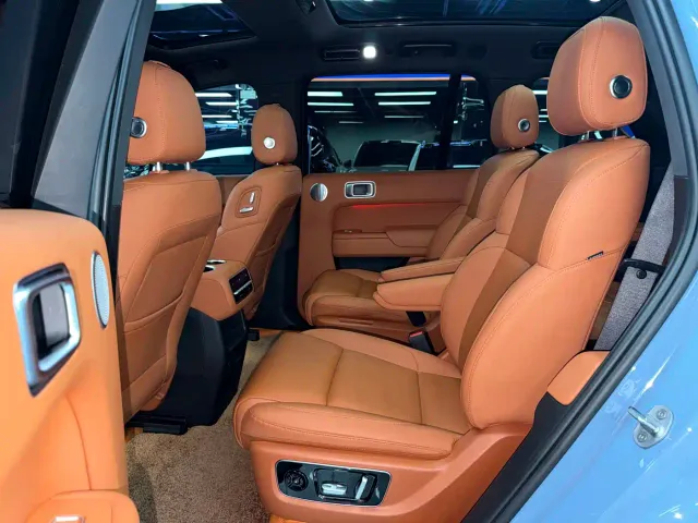 Li Auto L8 — Фото автомобиля 9