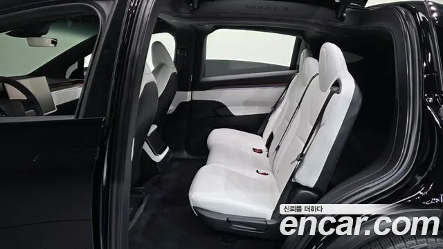 Tesla Model X — Фото автомобиля 12