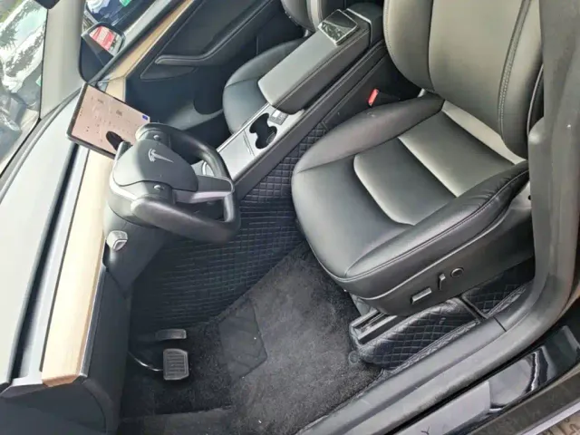 Tesla Model Y — Фото автомобиля 14