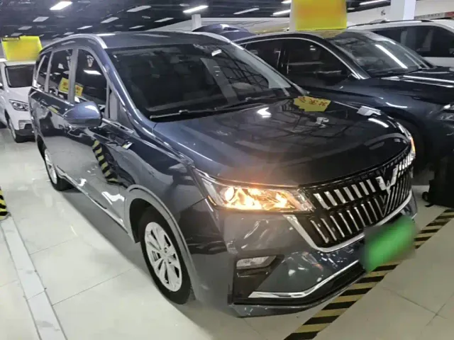 Wuling Jiachen — Фото автомобиля 3