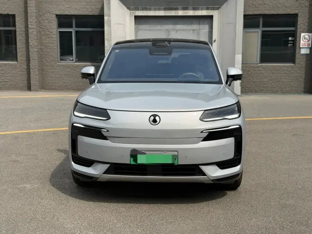 Denza N9 — Фото автомобиля 2