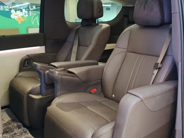Li Auto MEGA — Фото автомобиля 15