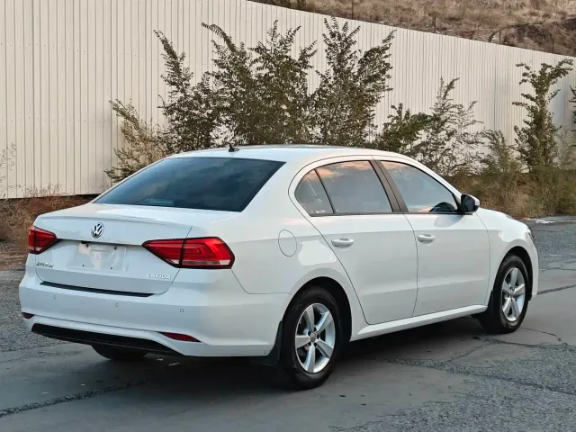 Volkswagen Lavida — Фото автомобиля 5