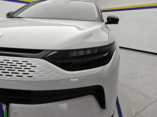 Leapmotor C11 — Фото автомобиля 5